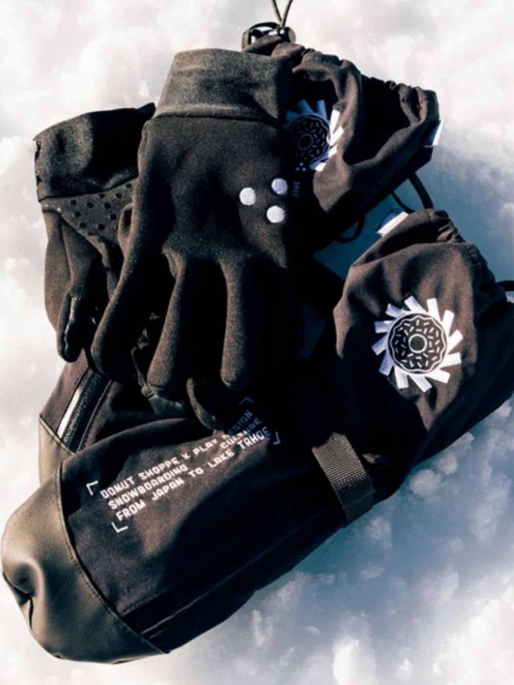 Donut Shoppe x Plain Design snowboarding gloves